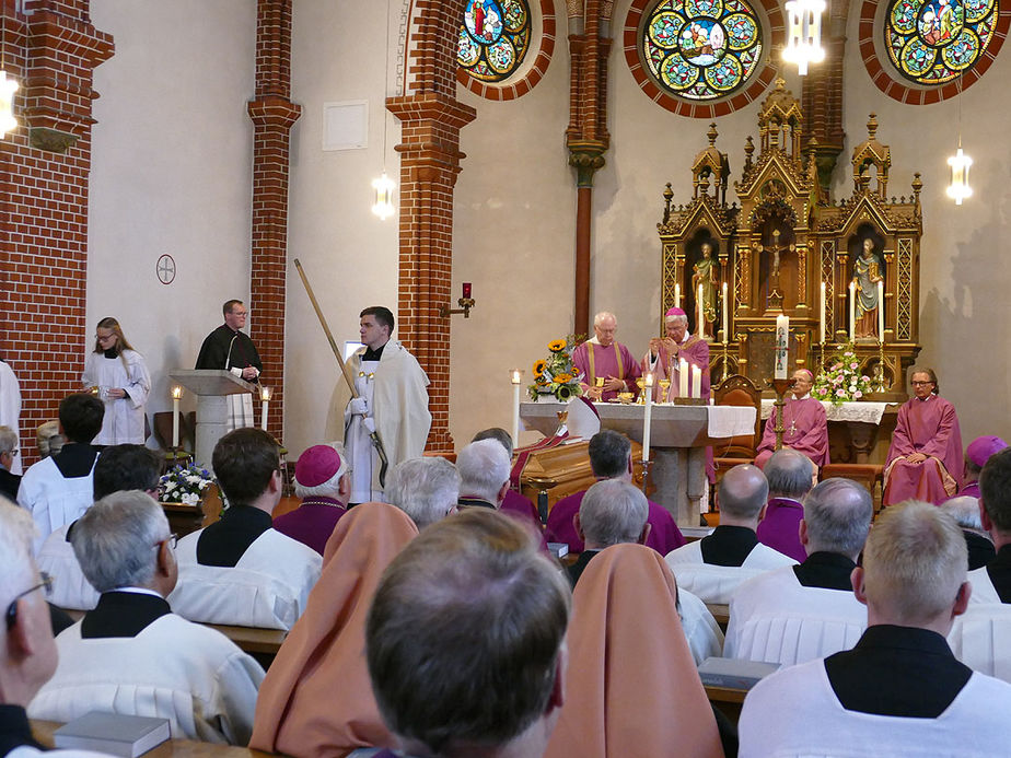 Pontifikalrequiem und Beisetzung von Weihbischof em. Johannes Kapp (Foto: Karl-Franz Thiede)